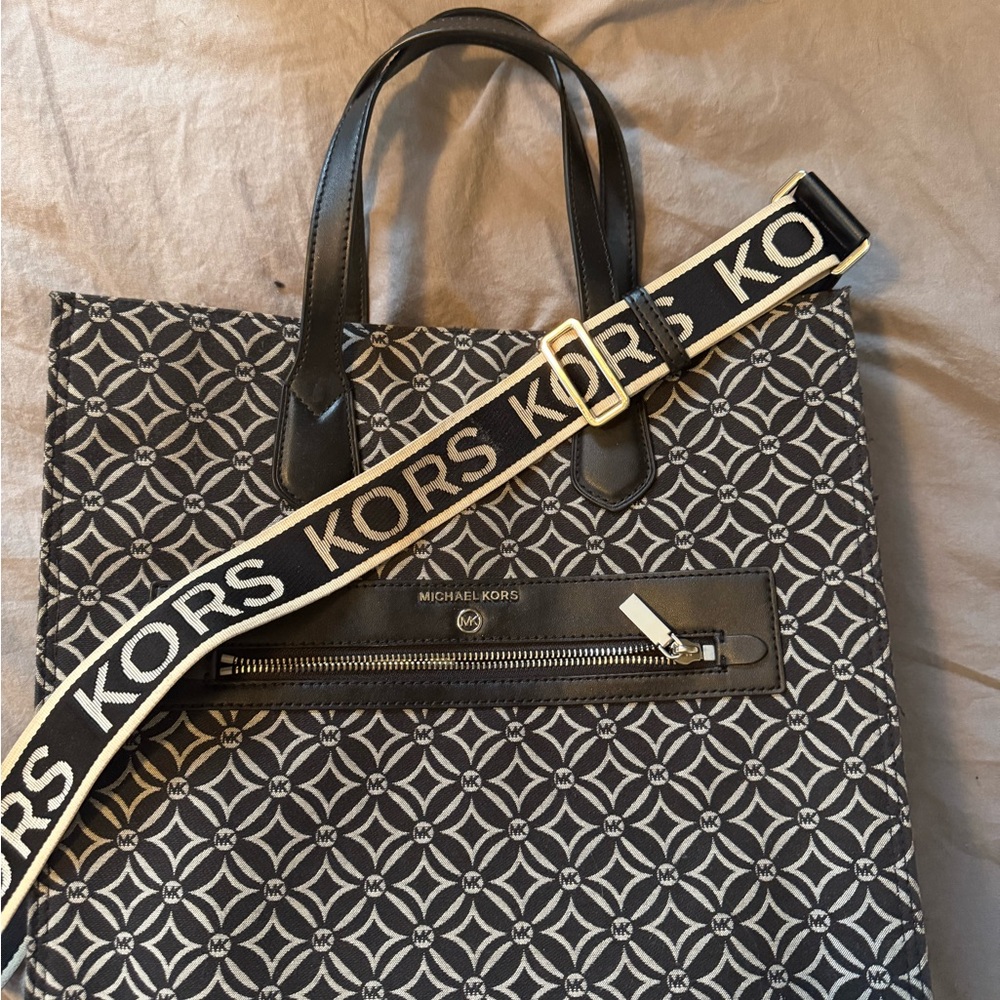 Michael Kors Black and Gray Patterned Tote